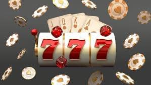 Myanmar ကစားသမား မိုဘိုင်းဖုန်းဖြင့် Slots ဂိမ်း Free Spin ရနေသည့် မြင်ကွင်း