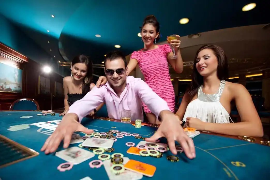 Real Dealer နှင့် Live Baccarat ကစားနေသည့် Myanmar Casino မြင်ကွင်း